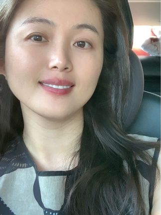 人到中年才明白,真正让人焦虑的,不是孤独,不是贫穷,也不是衰老,而是你从未按照自己喜欢的方式生活过…#素颜#80后