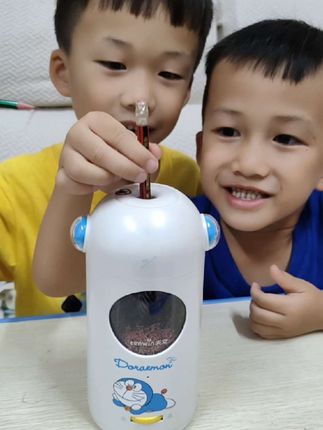 现在的孩子太幸福了,削铅笔就有#全自动削笔机, 而且削得又快又好,读书学习省时又省心,你也快送给孩子开学礼物吧 #学习用品 #文具 #孩子礼物 #玩个很新的东西