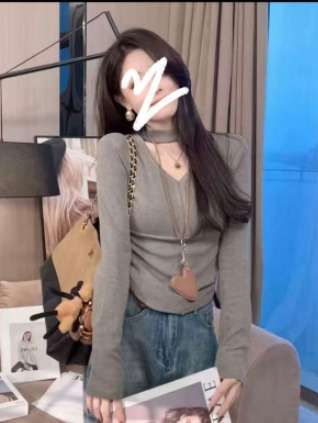 辣妹风短款常规款长袖设计款V领T恤打底衫女士纯色网红#辣妹穿搭 #打底衫搭配 #v领打底衫 #纯色t恤 #设计感穿搭