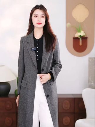 . “职场女主的标配战袍!绵羊毛混纺挺括有型 走路带风气场全开”#职场穿搭 #高管风范 #办公室时尚@EP雅莹临沂和谐广场