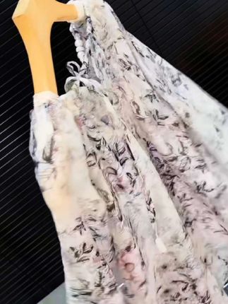 今年流行穿搭2025夏季新款温柔风法式中长款宽松型碎花雪纺衫上衣