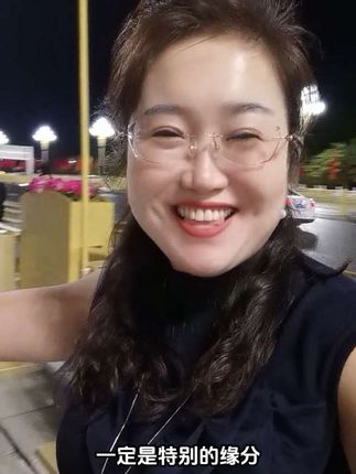 “嘿嘿😊一定是特别的缘分,才让我和你相伴一生…”#歌词句句入心超好听 #爱笑的傻丫头 #让风儿告诉你