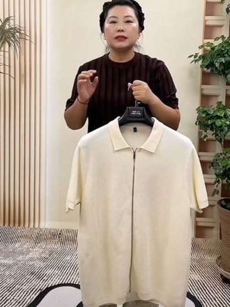 男士潮流针织短袖 时尚百搭透气修身男士简约潮流翻领拉链商务休闲针织短袖针织衫#2025年秋季都流行穿什么 #男生不出错的秋季穿搭指南 #简约但不简单的男生穿搭 #早秋穿搭公式来了 #早秋不费力显贵穿搭