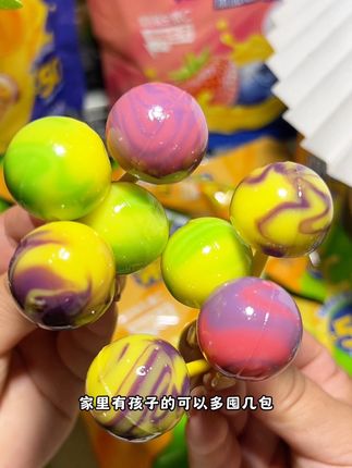 哪个小朋友收到这个双拼果汁棒棒糖会不开心呀!果汁味浓郁,酸酸甜甜满满的vc!大小朋友都爱吃!#福紫 #双拼果汁棒棒糖 #果汁棒棒糖 #宝宝爱吃