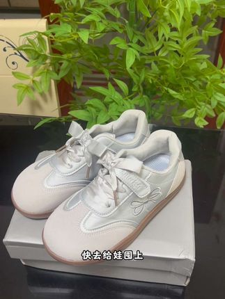 家有女宝的一定要来一双公主鞋,穿起来不仅好看,而且特别容易搭配衣服#公主德训鞋