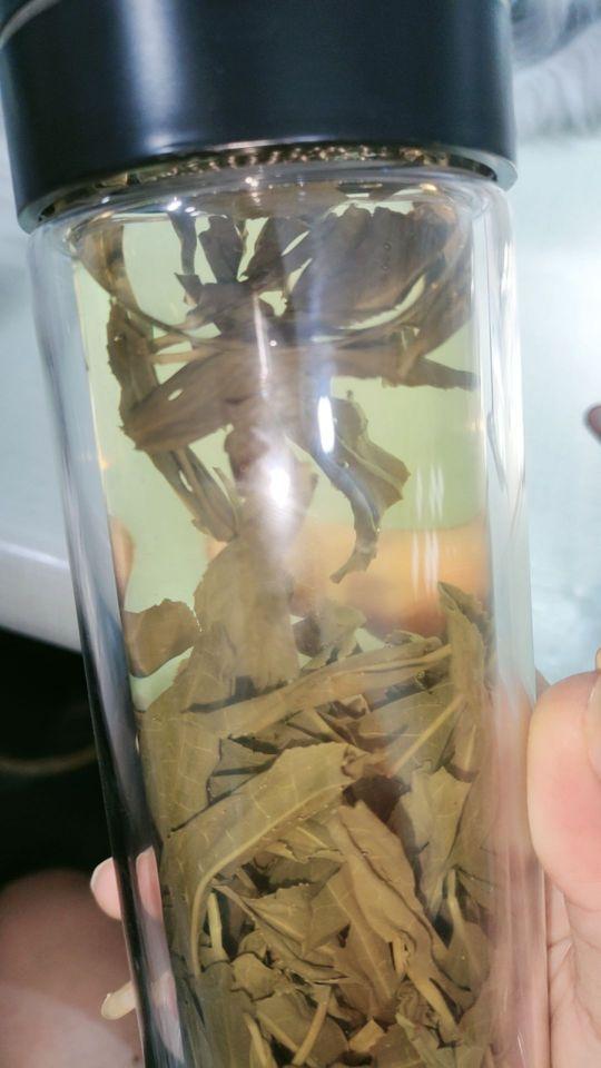跟直播间完全不一样,都是骗人的,直播间的是绿色的毛尖,这个收到的全部是大叶子 差评#我在抖音买买买