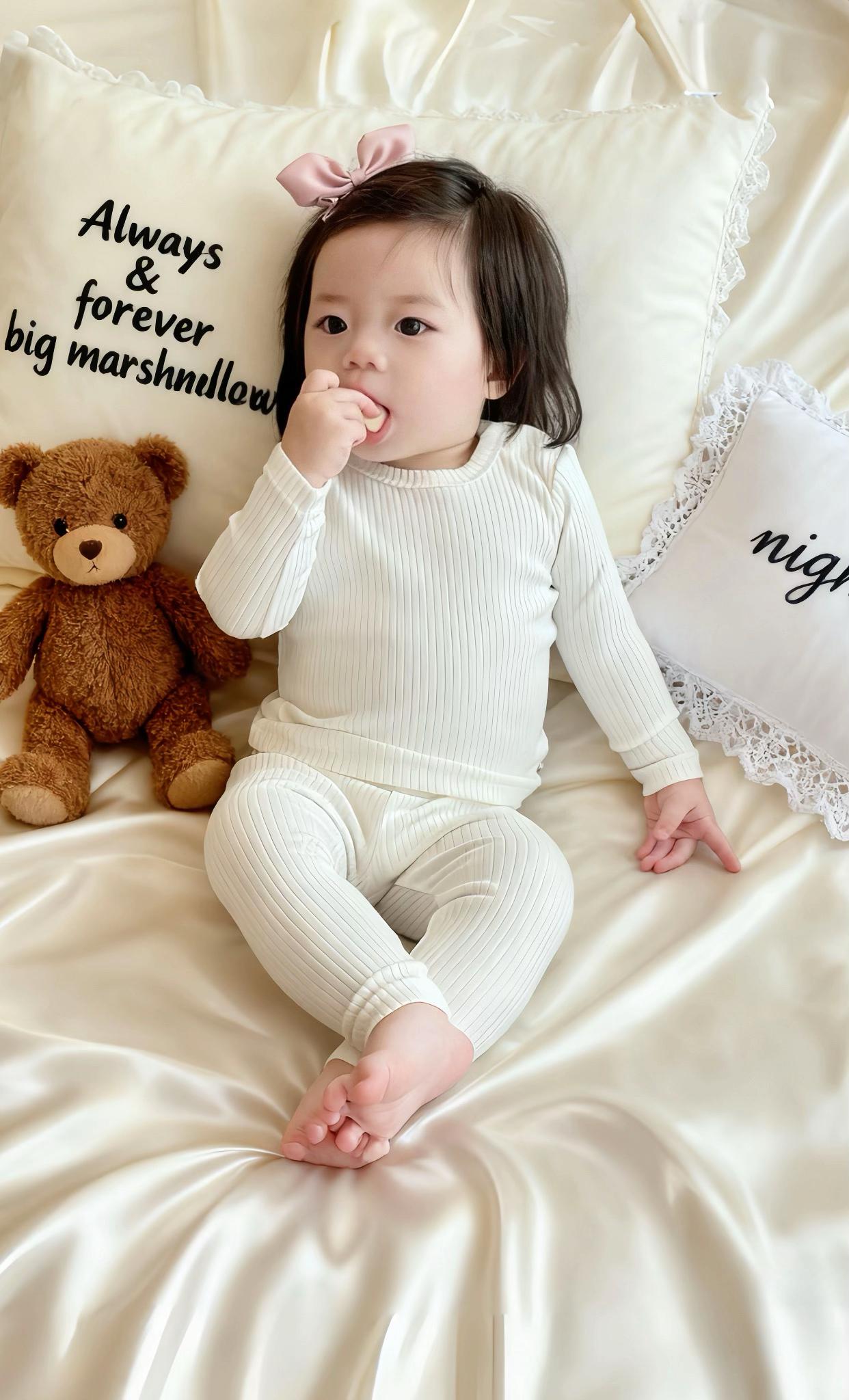 当妈后才发现,娃睡着以后,才是世界上最美好的时光!整个世界都安静了!以前从来没有如此期盼过夜晚到来!追剧、看书、写自媒体…真的太美好#当妈妈之后 #宝妈情感共鸣 #宝宝家居服 #宝宝秋衣裤套装 #儿童家居服