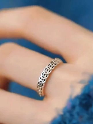 简约设计,质感满分,戴上它,指尖都变精致了~💍✨ #戒指指环 #好运来 #精致搭配