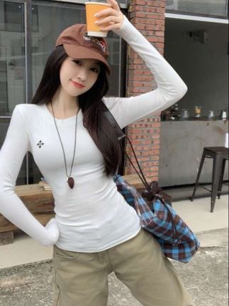 辣妹正肩圆领抗条弹力刺绣十字架长袖修身显瘦软糯秋冬打底衫女#今日穿搭 #通勤搭配 #高级感穿搭 #优雅减龄穿搭 #t恤穿搭