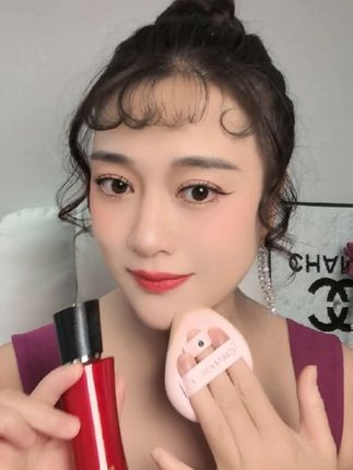 伪素颜小心机!珀澜红宝石粉底上脸像开了柔雾滤镜!一抹磨皮还不卡粉的粉底液被我挖到了!#粉底液 #底妆 #化妆 #防水防汗不脱妆 #遮瑕粉底液