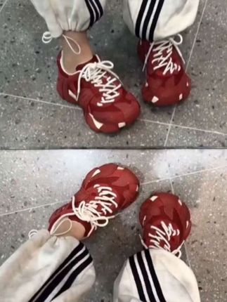“足下生风,如李白所言‘长风破浪会有时’,步履间尽显豪情。👟✨#三福厚底老爹鞋 #时尚穿搭”