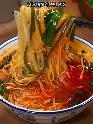 #陕西美食 麻辣豆干米线,麻麻辣辣的 一口下去真的太过瘾了!#妈呀太香了 #米线#宵夜 #宵夜吃什么