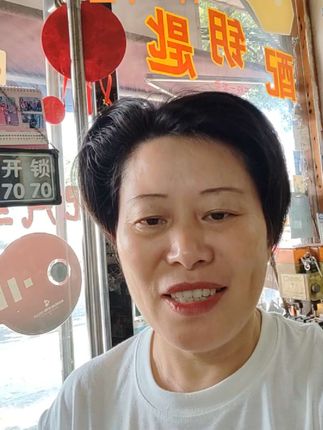 小裘同学说不好看。我觉得穿了舒服,轻巧价格合适就可以了。颜色好多就选了白色的!#记录生活 #每日分享 #日常生活 #记录我的生活 #日常分享