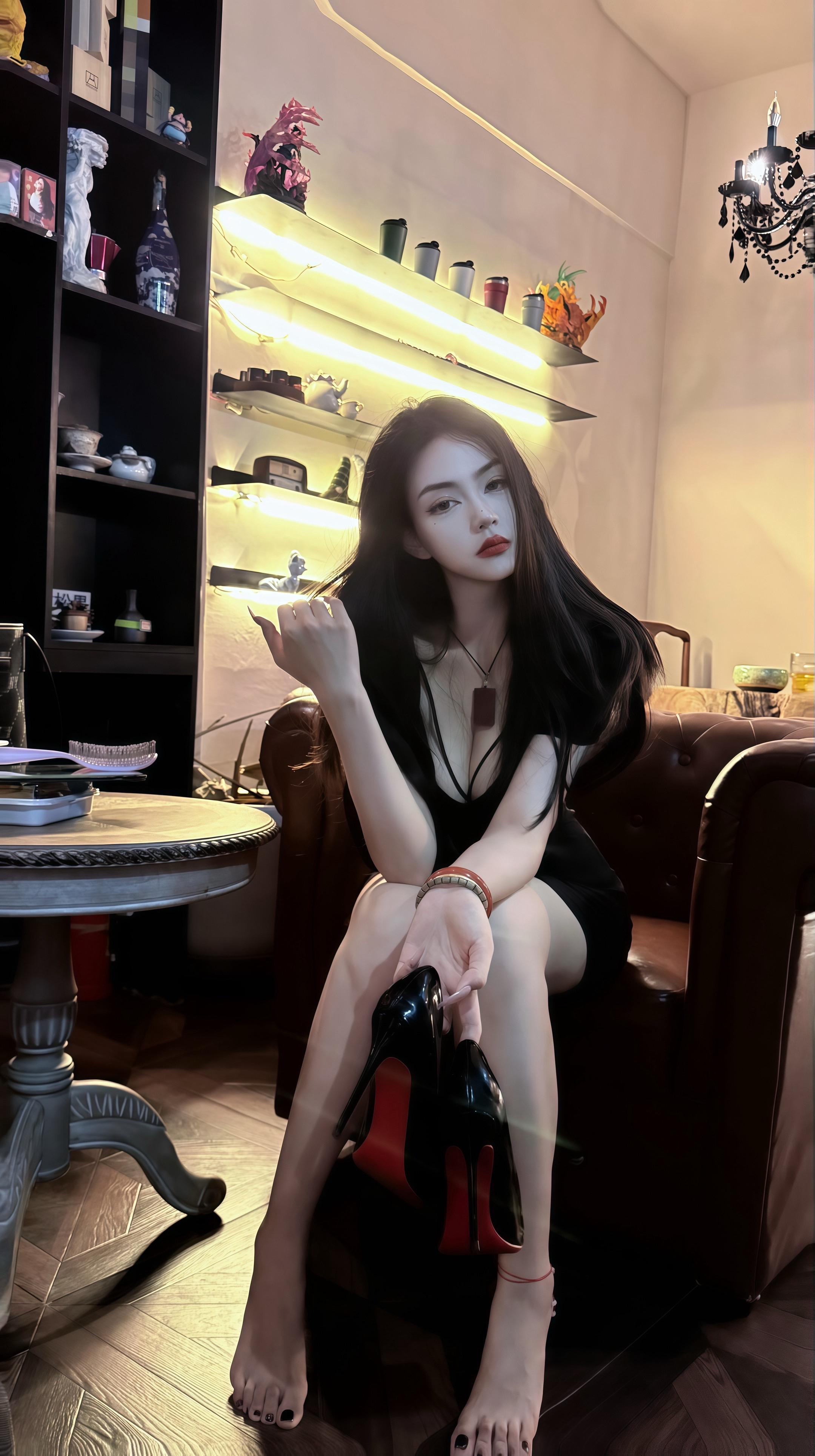 你再上嘴唇一碰下嘴唇说喜欢我 我就找人弄你#御姐