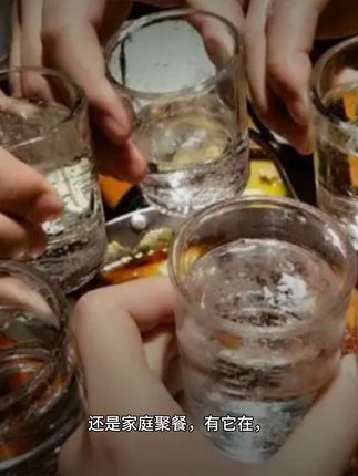 #酒文化 #酒后行为艺术家 浏阳河酒清香型精酿10纯粮酒52度500ml*6瓶整箱带手提袋52度500