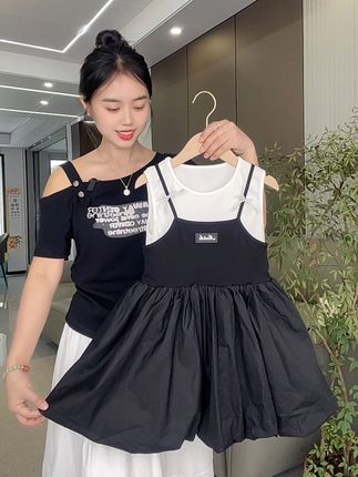 你不给女儿穿一件赫本风的连衣裙,你都不知道女儿有多好看!这款#赫本风 小黑裙女儿穿上身真的太显气质了,妥妥的富家千金!#生女儿就要这样穿 #女童连衣裙 #女童穿搭 #童裝