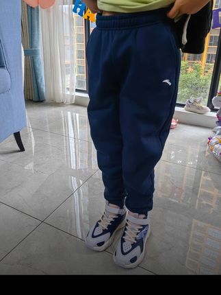 安踏青少年,儿童,保暖运动裤 安踏儿童男大童运动长裤2025秋季流光风亲肤户外休闲裤子保暖#安踏儿童 #儿童运动裤 #面料柔软舒适 #保暖又好看 #休闲裤