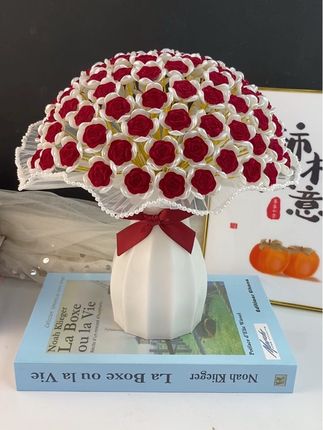 七夕送的不是花,是爱情的保鲜剂,10秒钟教会你#手工 #玫瑰花 自己动手制作才更有意义!#七夕礼物 #一束花的仪式感 #七夕