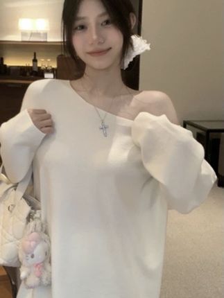 秋冬新款斜肩蝙蝠袖针织T恤女百搭慵懒宽松显瘦设计感长袖上衣#今日穿搭 #高级感穿搭 #时尚搭配服装 #女装 #气质穿搭