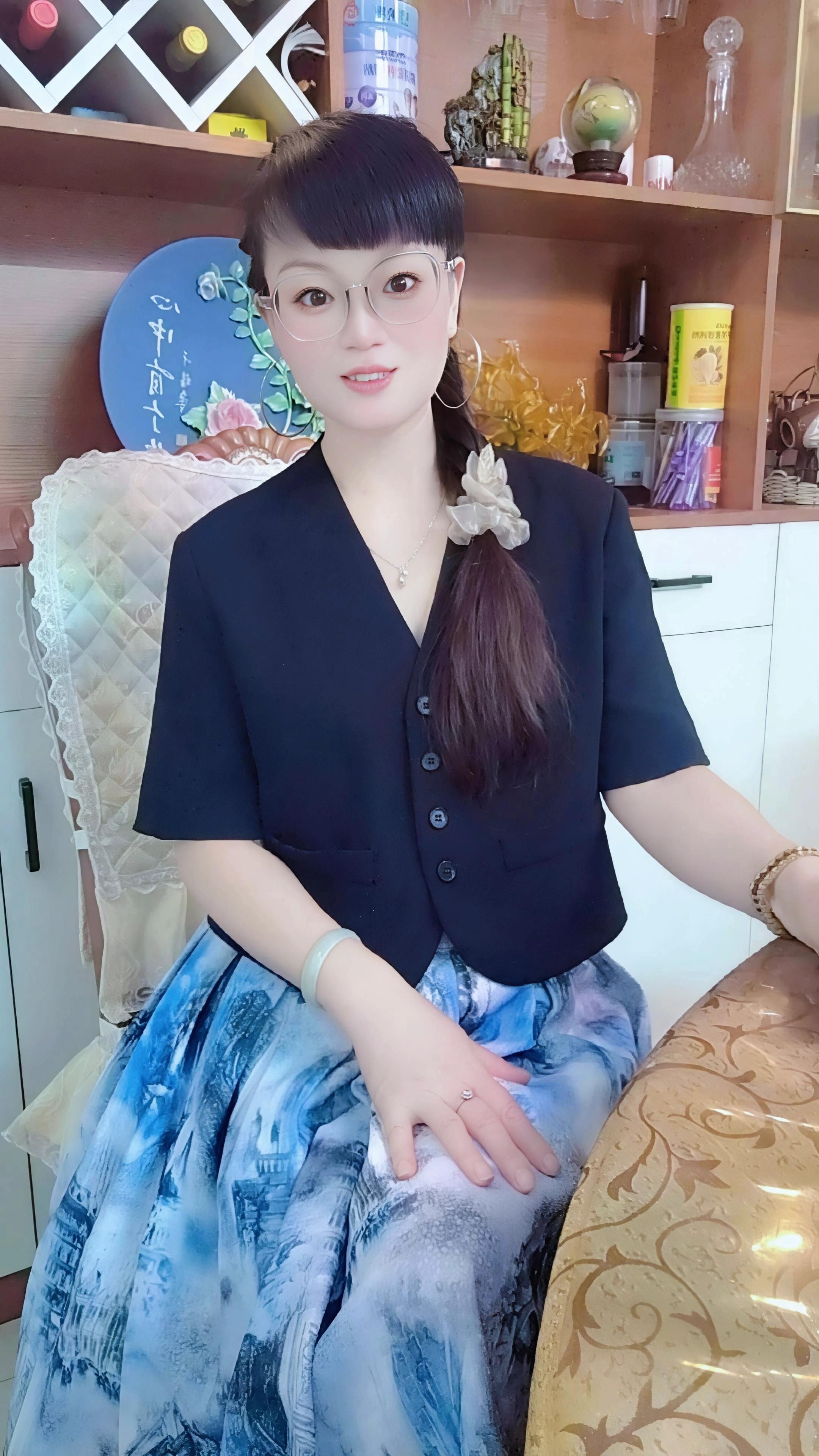 听歌随写 ✍️✍️✍️ 风花成笔, 静柔相栖, 凉风有信,清婉知秋, 与君相约,一起盼冬来! 今朝有幸同淋雪,此生也算共白头!#我的抖音生活日记,我的人生影