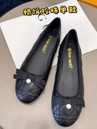 经典款的格纹单鞋,蝴蝶结搭个小珍珠,怎么穿都不过时!#软底小单鞋 #哎哟喂你鞋真好看 #脚宽脚胖都可以 #软底软面穿上超舒服 #复古女鞋