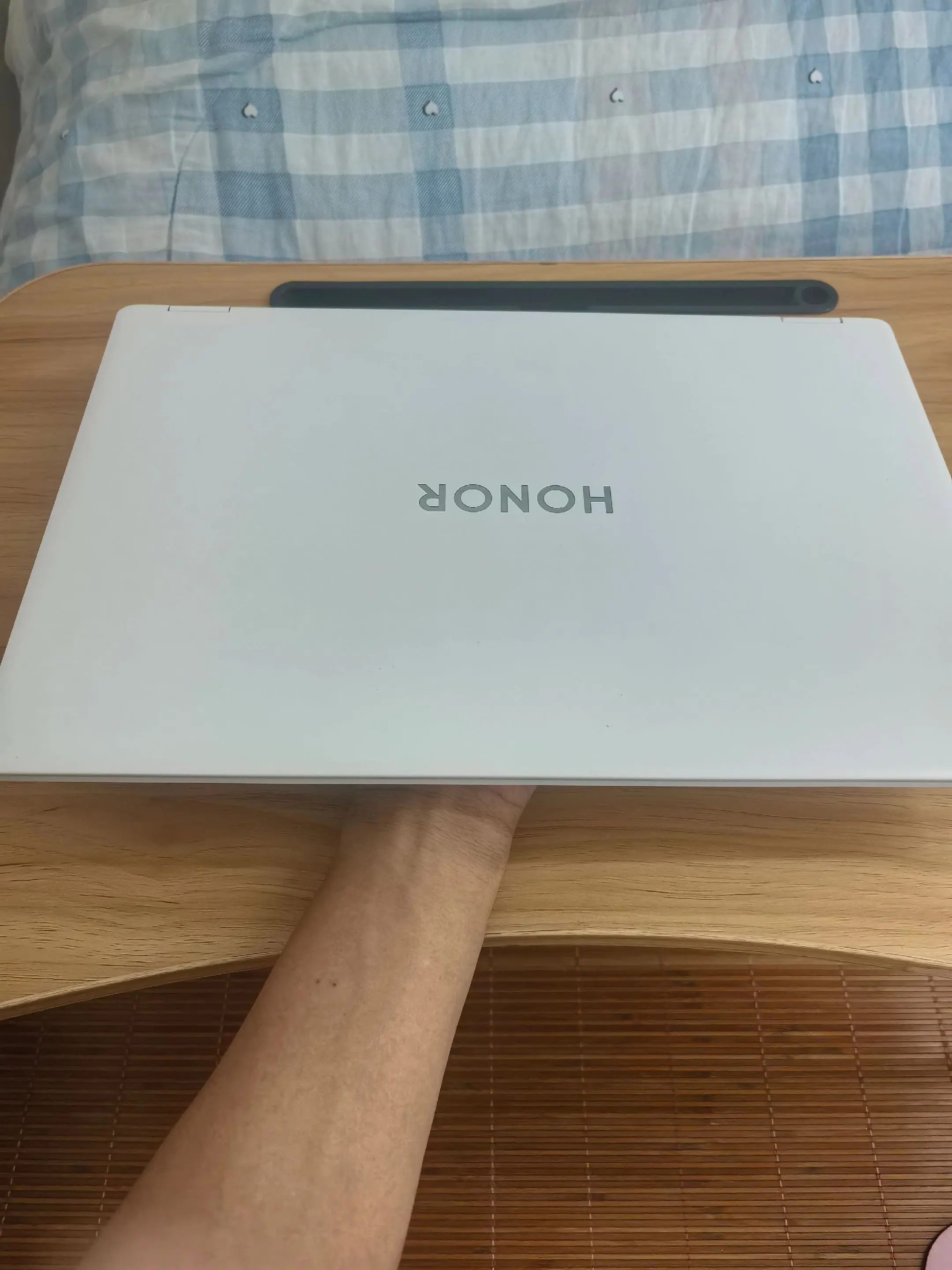 这台荣耀MagicBook Pro 16 好电脑看剧就是爽 - 抖音
