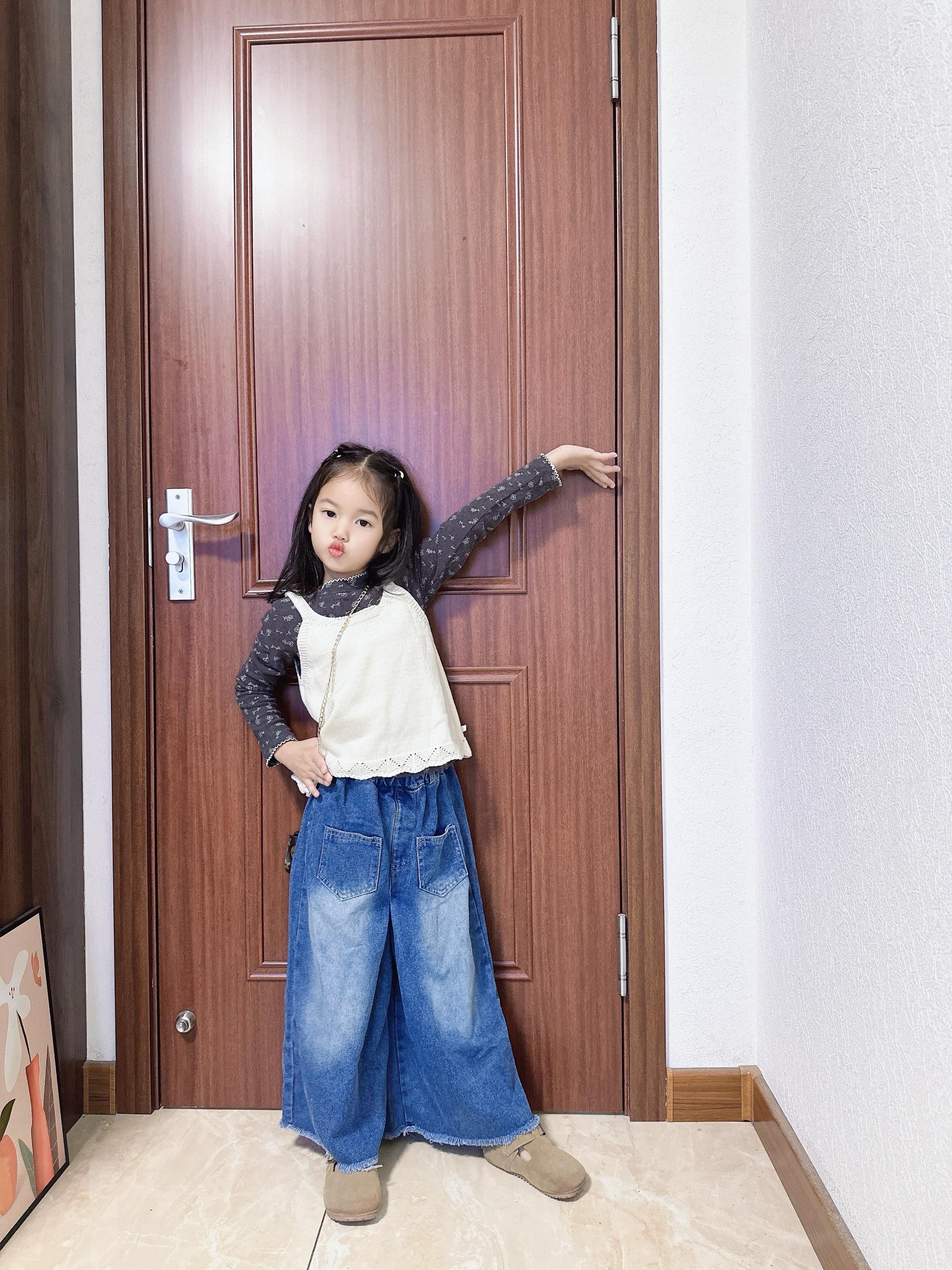My Girl.#骗你生女儿 #生女儿就是用来打扮的 你不一定非要长成玫瑰 你乐意的话~ 做茉莉,做雏菊 做无名小花,做千千万万 你不必将就,不用妥协 在爱你的人眼里,你珍贵无比