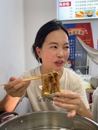 帅妹夫挣钱回来了,恋爱脑得李游霞和老公几个月不见,看着亲的不能行笑的合不拢嘴,今天我做好吃的也不来了!