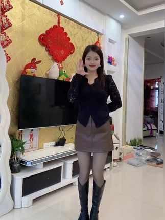 为什么要去纠结让你不快乐的人和事,花5分钟时间拍个抖音就能让你快乐一整天,何乐而不为#浅跳一下#随性摇摆#皮裙推荐