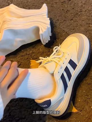 如果你脚容易出汗,一定要试试这个袜子!它精选新疆优质棉花,含棉量超高,吸湿排汗效果非常好,能让你的双脚一直保持干爽舒适。不管是日常出行还是运动健身,都能穿,而且它的设计简约大方,可以搭配各种鞋子,喜欢的朋友别犹豫了,赶紧点击下方链接购买吧!#强烈推荐 #每日分享 #穿搭穿搭 #日常分享 #看过来