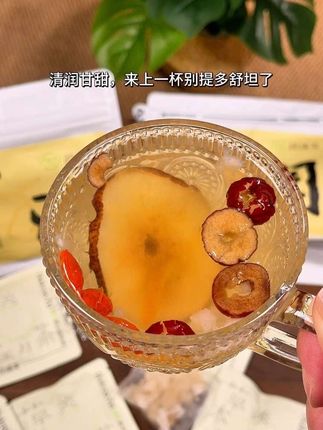 #浣溪茶 #小吊梨汤 #轻养茶 秋冬必备小甜水,真材实料,好喝放心还划算!小宝们,快把手里的奶茶换成它吧🥤 #秋冬必备 #秋冬热饮