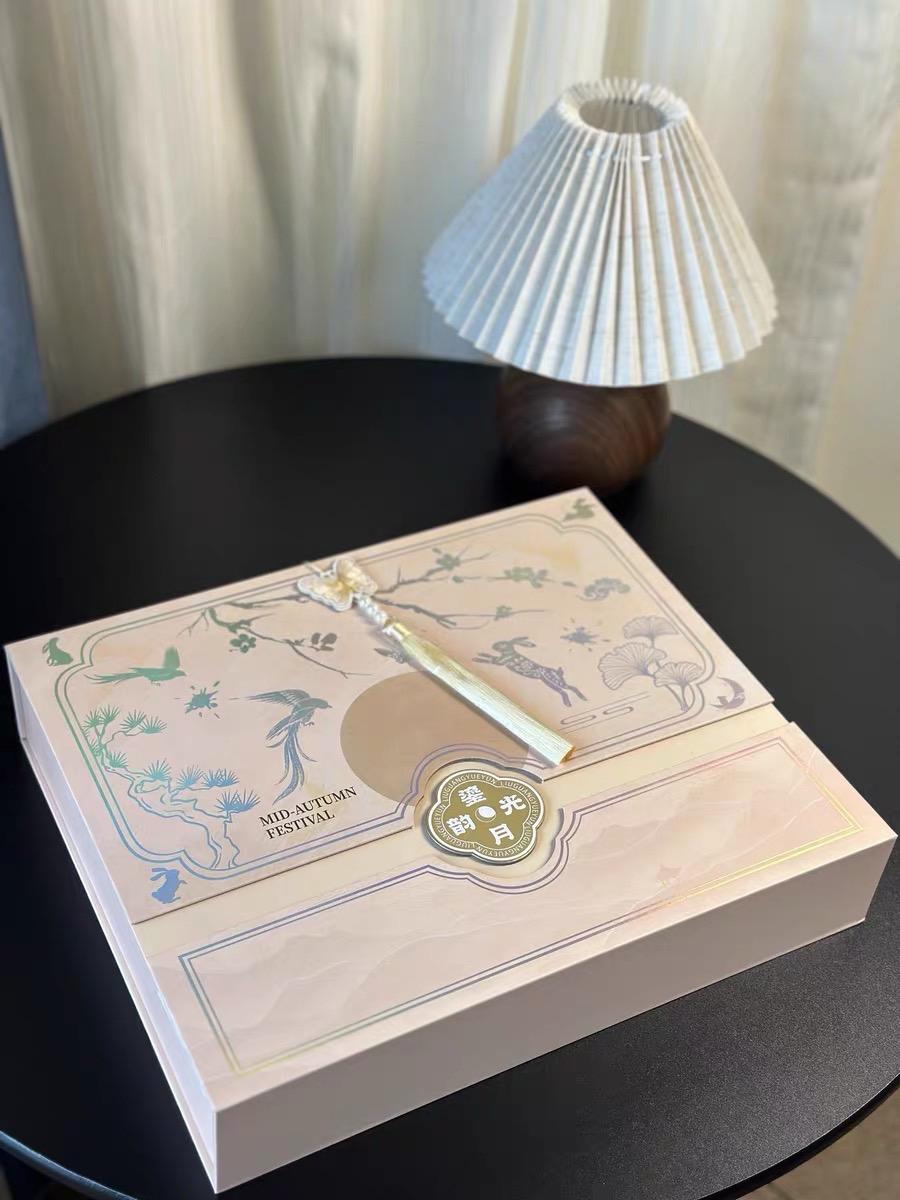 一口沦陷!中秋吃这月饼才叫过节!宝子们!中秋月饼我替你们试过了!独立包装超精致,自己吃巨满足,送亲戚朋友也有面儿!现在不下手,又要错过等一年!#好物推荐🔥 #中秋节月饼#中秋节礼物#月饼礼盒 #每日分享 手速要快!点击小黄车,把中秋的甜直接带回家!