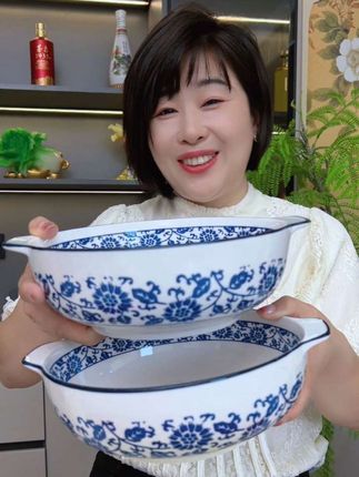 家里的厨房都可以准备上这款#大汤碗 ,陶瓷釉下彩工艺,还是双耳的设计,端拿方便,价格也很划算#汤碗 #陶瓷汤碗 #双耳汤碗 #厨房好物