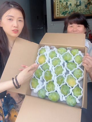 我跟帆船吃的是特大果,现在油奈完全成熟个个都很甜,当季水果一年只吃一次