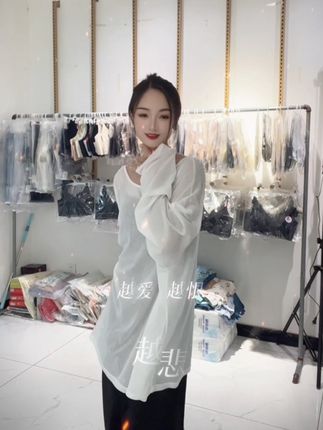 没人能拿捏我,除非我心甘情愿,你从未驯服我,我只是在爱你的时候收起了獠牙#今日分享 #出淤泥而不染濯清涟而不妖