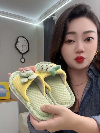 #儿童拖鞋 透气吸汗不闷脚,还是看这种四季款的亚麻拖鞋,孩子爱穿,软软呼呼的很舒服#拖鞋#儿童亚麻拖鞋