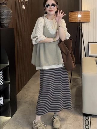 减龄穿搭高级感套装慵懒宽松长袖T恤针织马甲条纹半身裙三件套女 #时尚#气质#别致#慵懒套装#减龄穿搭