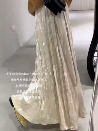 丝绒褶皱a字半身裙早春2025新女中长款新减龄显瘦设计感气质百搭