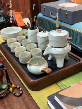 汝窑水墨观山自动茶具 #汝窑 水墨观山#自动茶具,山水图案点缀茶器古朴雅致,自带蝉翼开片纹理,旋转出茶,告别传统泡茶繁琐程序,简短泡茶过程防烫实用~ #高端茶器 #茶生活 #器物之美