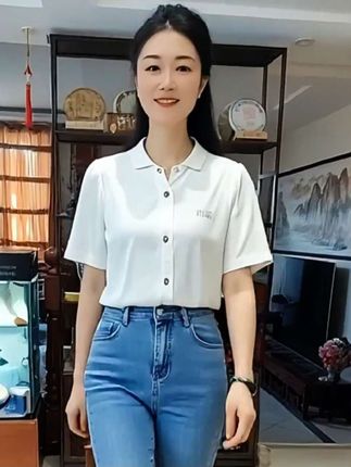 《边走边换衣服》#上热搜 #优雅气质 #穿搭 #原创 #抖音推广 @抖音创作小助手