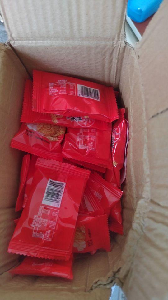 合在平台卖的不一样纯属于诈骗诱惑消费平台应该严格按照法律法规处理这家店铺一次充好在平台上卖的是大块的桃酥点心可是收到货一看就是小零食饼干这样的商家太缺德了#我在抖音买买买