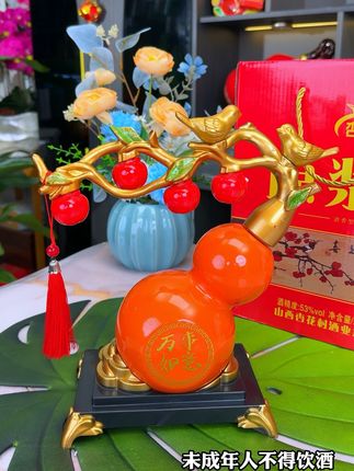 #装饰摆件 #葫芦摆件#白酒#纯粮酿造#送礼白酒推荐。杏花村美酒好看好喝寓意好