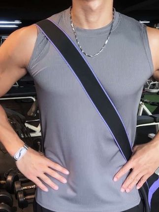 美式肌理感速干背心,上身效果是真的帅啊,潮流百搭,遮肉显壮#背心 #运动健身 #健身穿搭 #运动穿搭 #男生穿搭