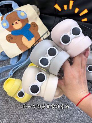 好可爱的一款小鞋子呀!上脚舒适而且也很出片哦~拍照嘎嘎好看!#沙滩凉拖鞋 #eva凉拖鞋 #儿童凉拖鞋 #夏季儿童穿搭