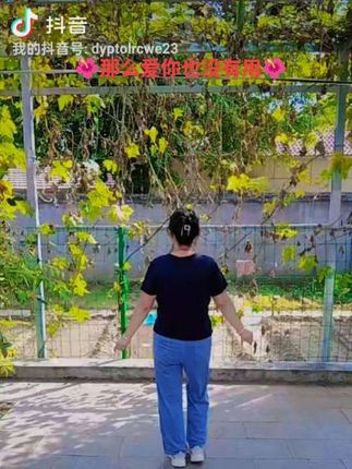 一首好听的歌,爱你那么多也没用广场舞分享玩的一起跳起来。