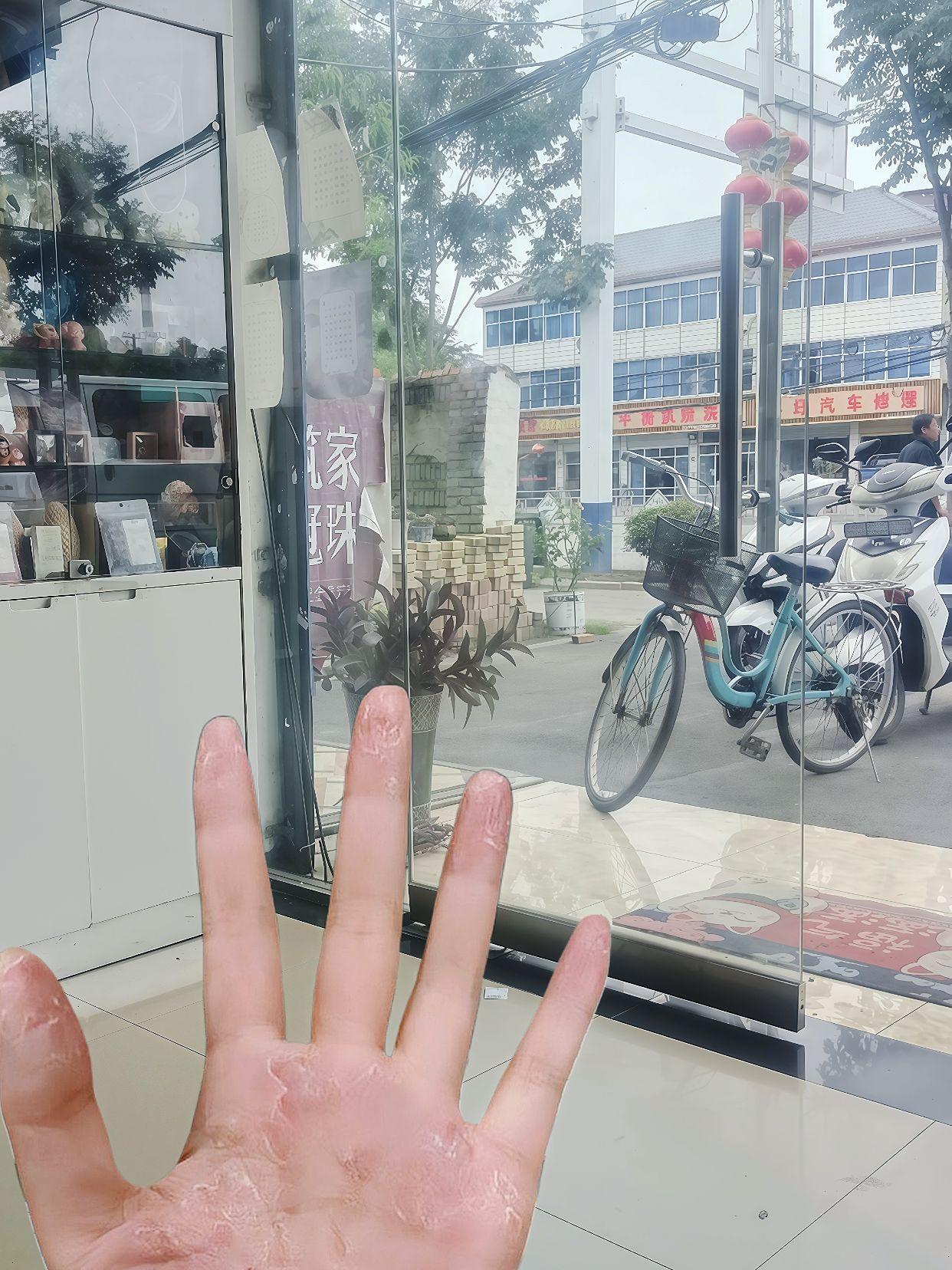 漏出你的小脚脚 #漏脚挑战 #萌趣时刻 #大胆展示 #上热门抖音小助手