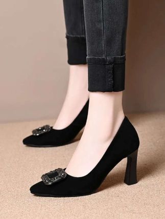 时尚水钻方扣气质尖头高跟鞋女粗跟2025新款黑色绒面软皮浅口单鞋#好鞋推荐#高跟鞋#浅口单鞋#久穿不累脚#谁穿谁好看#显高显瘦显腿长