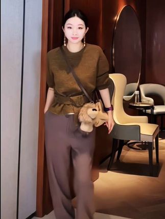 #这个秋天被琥珀系治愈了 #高级感穿搭 #秋季穿搭 #休闲裤 #衣服 @DOU+小助手