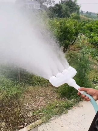 这就是你们一直在找的#菜地水喷头 多孔位的,两种喷洒模式可调节,不伤根不伤苗,这样浇花浇地,浇菜园子,大棚降温,工地除尘的话就非常方便了#洒水头 #农用浇菜浇花喷头#浇花浇地雾化喷头 #浇菜喷头