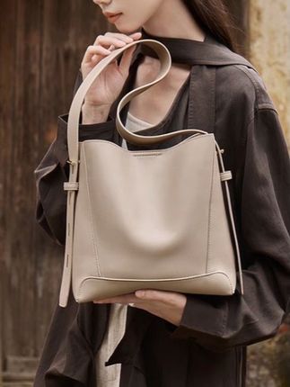 纳兰杜水桶包包女款2025新款七夕礼物便携包单肩真皮女包休闲百搭#包包推荐 #潮流女包 #新款包包 #女包 #时尚气质穿搭